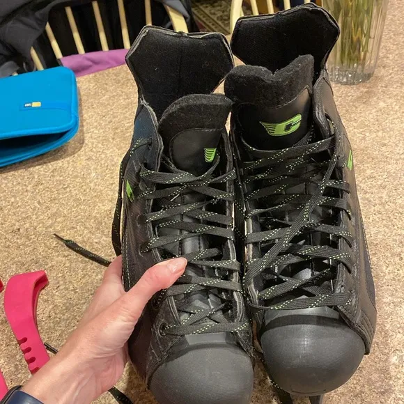 Canadian X-Lite Ice Skates JR7  Junior Size 7 Hockey Skates