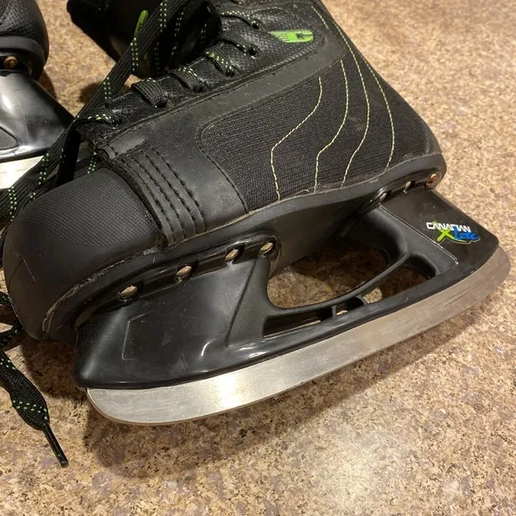 Canadian X-Lite Ice Skates JR7  Junior Size 7 Hockey Skates