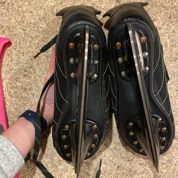 Canadian X-Lite Ice Skates JR7  Junior Size 7 Hockey Skates