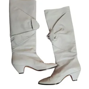 Casadei Bow Front Cream Heeled Boots Sz 8 Italian Leather Knee-High Quiet Luxury
