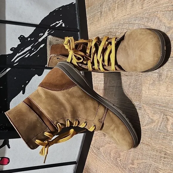 Chaco Tan Lace Up Boots Natilly High-Top Design Convertible Size 6
