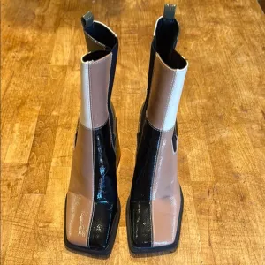 Circus by Sam Edelman Black and Tan Heeled Boots