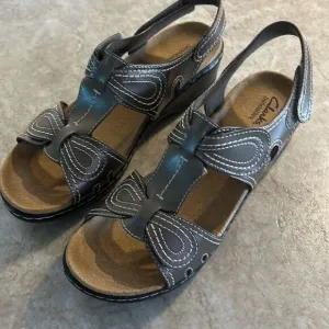 CLARKS Bendable Leather Sandals NWOT