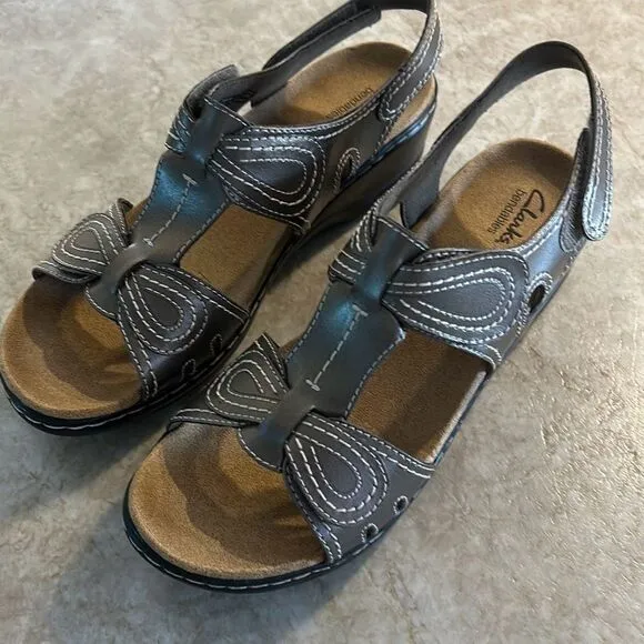 CLARKS Bendable Leather Sandals NWOT