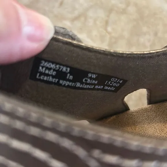 CLARKS Bendable Leather Sandals NWOT