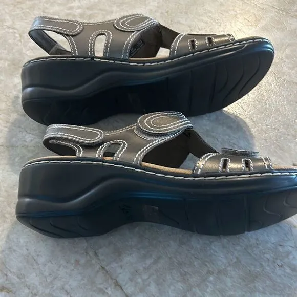 CLARKS Bendable Leather Sandals NWOT