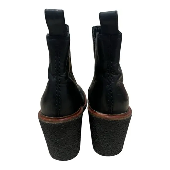 Clark’s Clarkford Top Wedge Leather Chelsea Boots Booties Heel Size 8.5