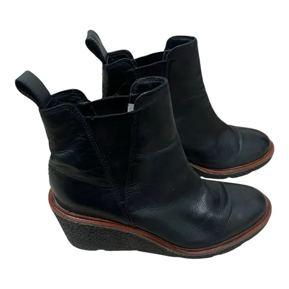 Clark’s Clarkford Top Wedge Leather Chelsea Boots Booties Heel Size 8.5