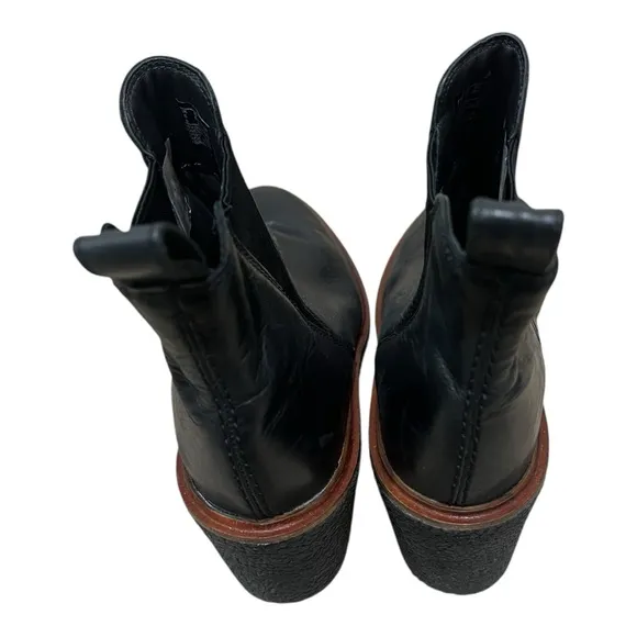 Clark’s Clarkford Top Wedge Leather Chelsea Boots Booties Heel Size 8.5