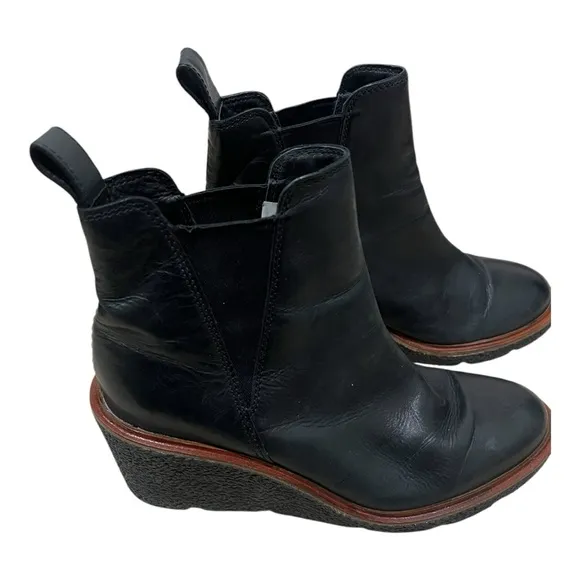 Clark’s Clarkford Top Wedge Leather Chelsea Boots Booties Heel Size 8.5