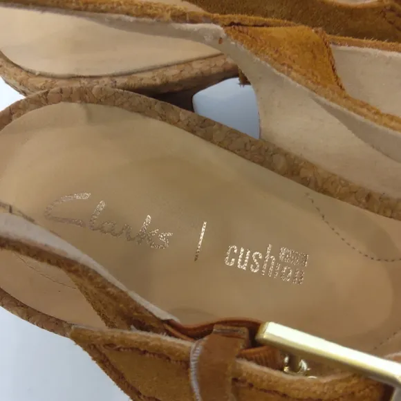 Clark's  soft cushion suede brown leather sandals