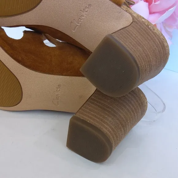 Clark's  soft cushion suede brown leather sandals