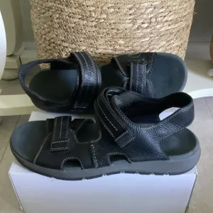 CLARKS Sz 11 Walkford Walk leather sandals fisherman EUC