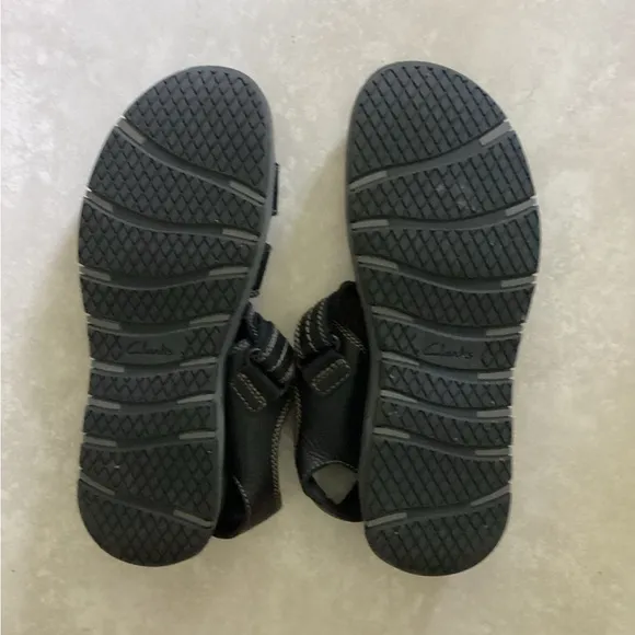 CLARKS Sz 11 Walkford Walk leather sandals fisherman EUC