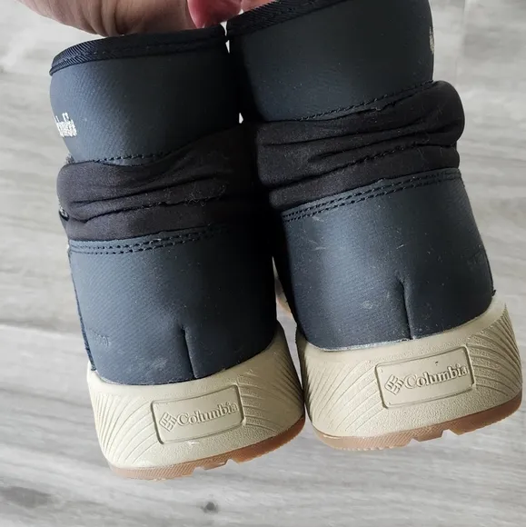 Columbia 'Slopeside Village' Omni Heat Mid Boot