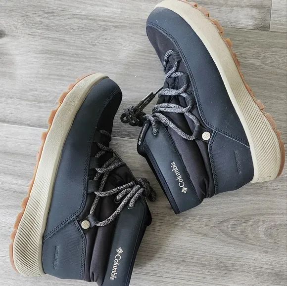 Columbia 'Slopeside Village' Omni Heat Mid Boot