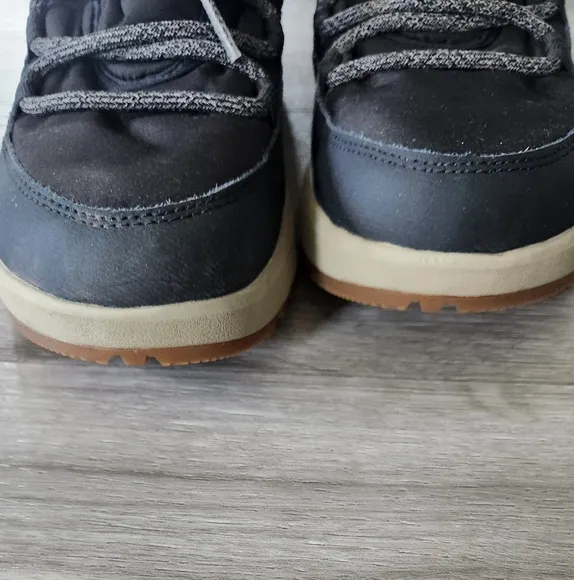 Columbia 'Slopeside Village' Omni Heat Mid Boot
