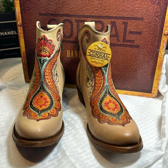 Corral Western ankle booties boots orange embroidered Leather Heeled NEW! 7