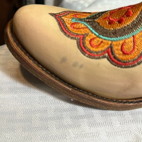 Corral Western ankle booties boots orange embroidered Leather Heeled NEW! 7