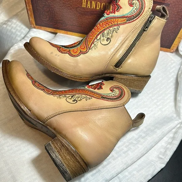Corral Western ankle booties boots orange embroidered Leather Heeled NEW! 7