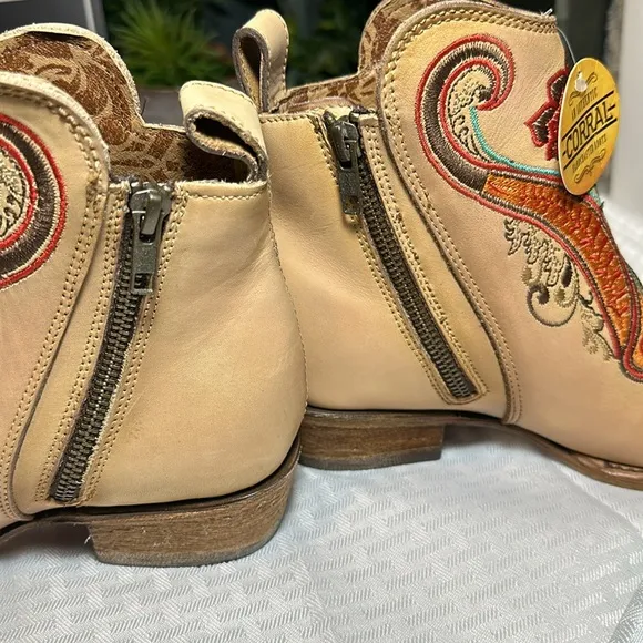 Corral Western ankle booties boots orange embroidered Leather Heeled NEW! 7