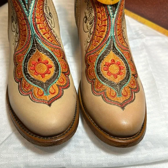 Corral Western ankle booties boots orange embroidered Leather Heeled NEW! 7