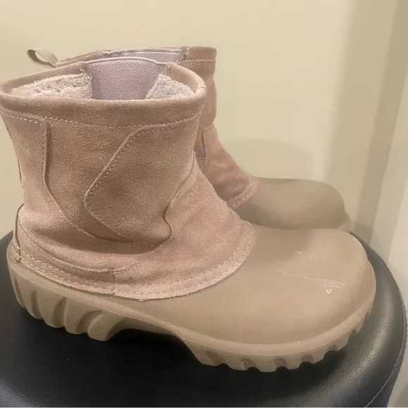 Crocs Ambler Outdoor Suede Rubber Boots - Men's Size 8 - Khaki, Faux Fur Lining