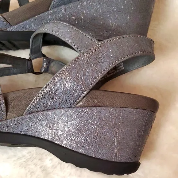 Dansko Addyson Metalic Strappy Sandals Size 38