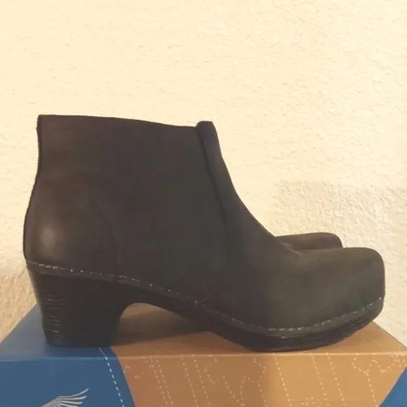 Dansko Maria Milled Nubuck ALL Black Leather Comfort Ankle Boots Neutral Sz.37