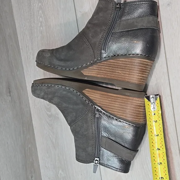 Dansko Women's Gray Suede Ankle Wedge Boots Shoes Sz 38/7.5-8