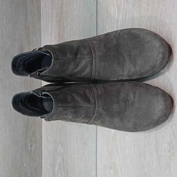 Dansko Women's Gray Suede Ankle Wedge Boots Shoes Sz 38/7.5-8