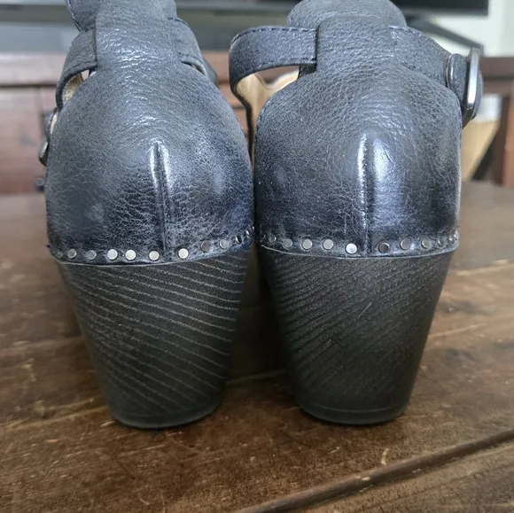 Dansko Womens Stylish Black Leather Clogs Size 39
