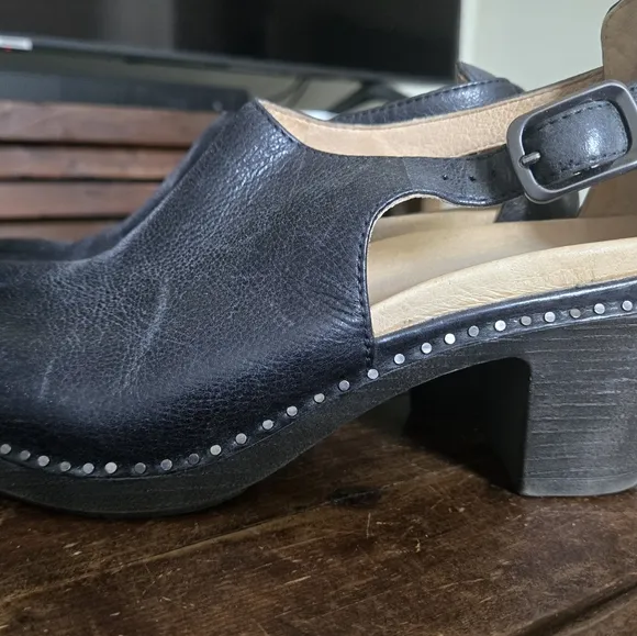 Dansko Womens Stylish Black Leather Clogs Size 39