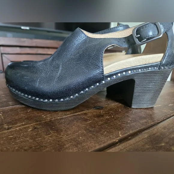 Dansko Womens Stylish Black Leather Clogs Size 39