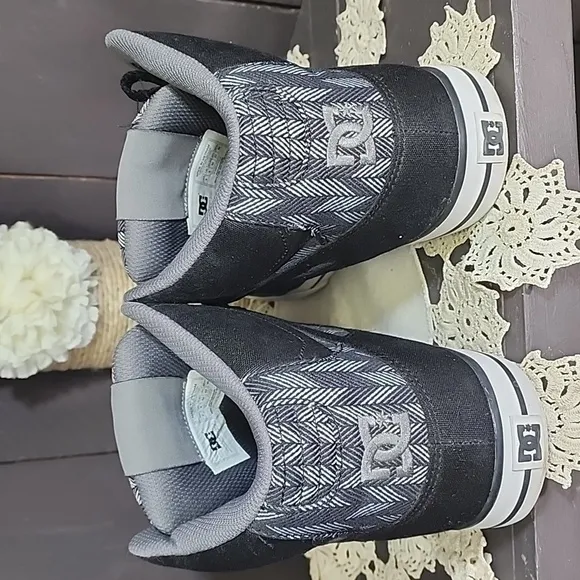Dc MENS PURE HIGH TOP WC TX SE skate shoe Size 9