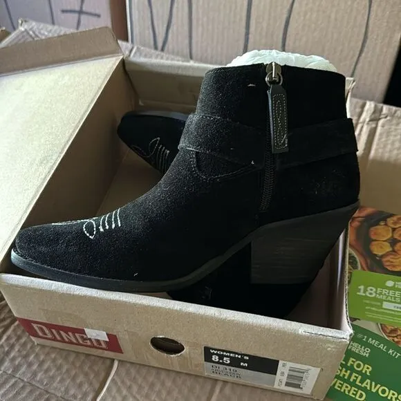 Dingo Womens Buckskin Snip Toe Boots