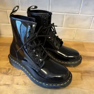 Dr Martens 11821 Black Patent Leather Combat Boots Women’s Size 7 NWOB READ