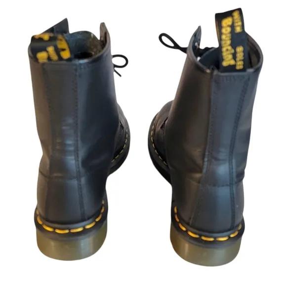 Dr. Martens 1460 Black Leather Classic Women's Fashion All Weather Boots Size 8