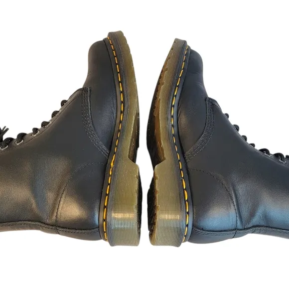 Dr. Martens 1460 Black Leather Classic Women's Fashion All Weather Boots Size 8
