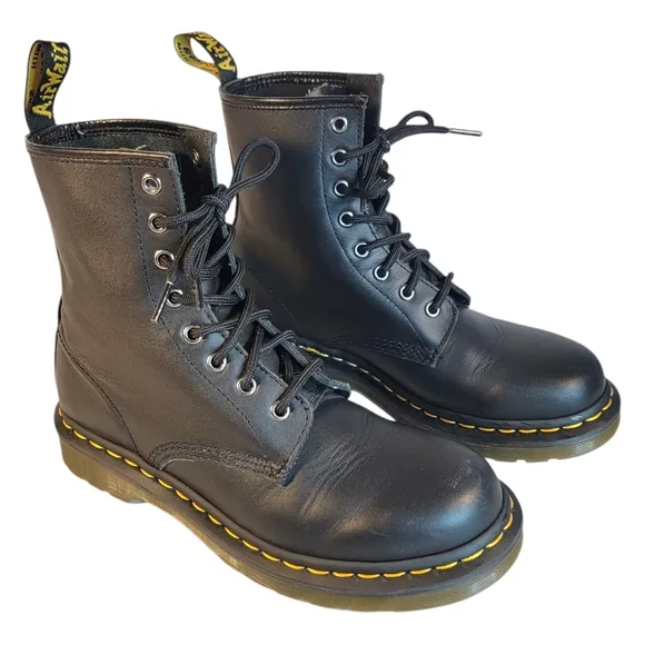 Dr. Martens 1460 Black Leather Classic Women's Fashion All Weather Boots Size 8