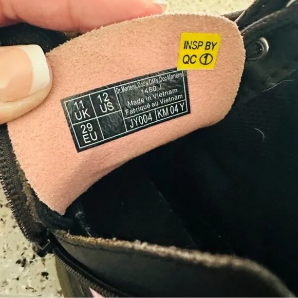 DR MARTENS 1460 Youth Patent leather 8 eye Boots US 12 Pale Pink