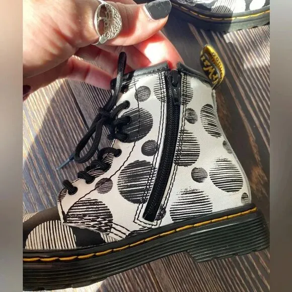 DR.‎ MARTENS | A21 US GIRLS ANKLE BOOTS 9 POLKA DOT 1460 T K HYDRO BLACK/WHITE