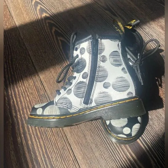 DR.‎ MARTENS | A21 US GIRLS ANKLE BOOTS 9 POLKA DOT 1460 T K HYDRO BLACK/WHITE