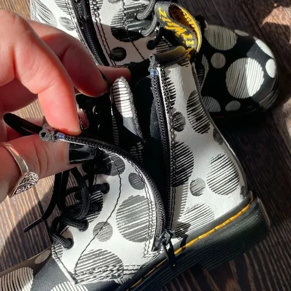 DR.‎ MARTENS | A21 US GIRLS ANKLE BOOTS 9 POLKA DOT 1460 T K HYDRO BLACK/WHITE