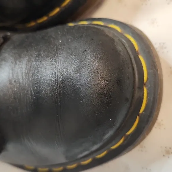 Dr. Martens black leather lace-up kids combat boots sz 4 US (big boy)