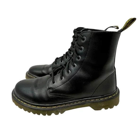 DR MARTENS Black Leather Luana Combat Boots Sz 9 Doc Air Wair Lace Up 90s Y2k