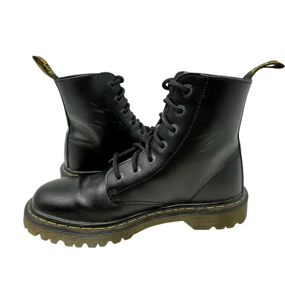 DR MARTENS Black Leather Luana Combat Boots Sz 9 Doc Air Wair Lace Up 90s Y2k