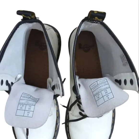 Dr Martens Boots 11821 White Classic Smooth Leather Lace Up Air Cushioned Moto
