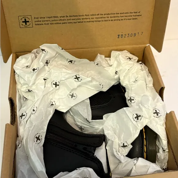 Dr. Martens Boots kids Toddler,Black Leather Boots with Yellow Stitching