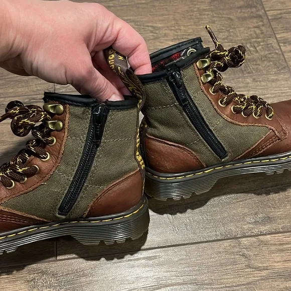 Dr Martens Brown Boots W Red Flannel Lining Kids Size 11